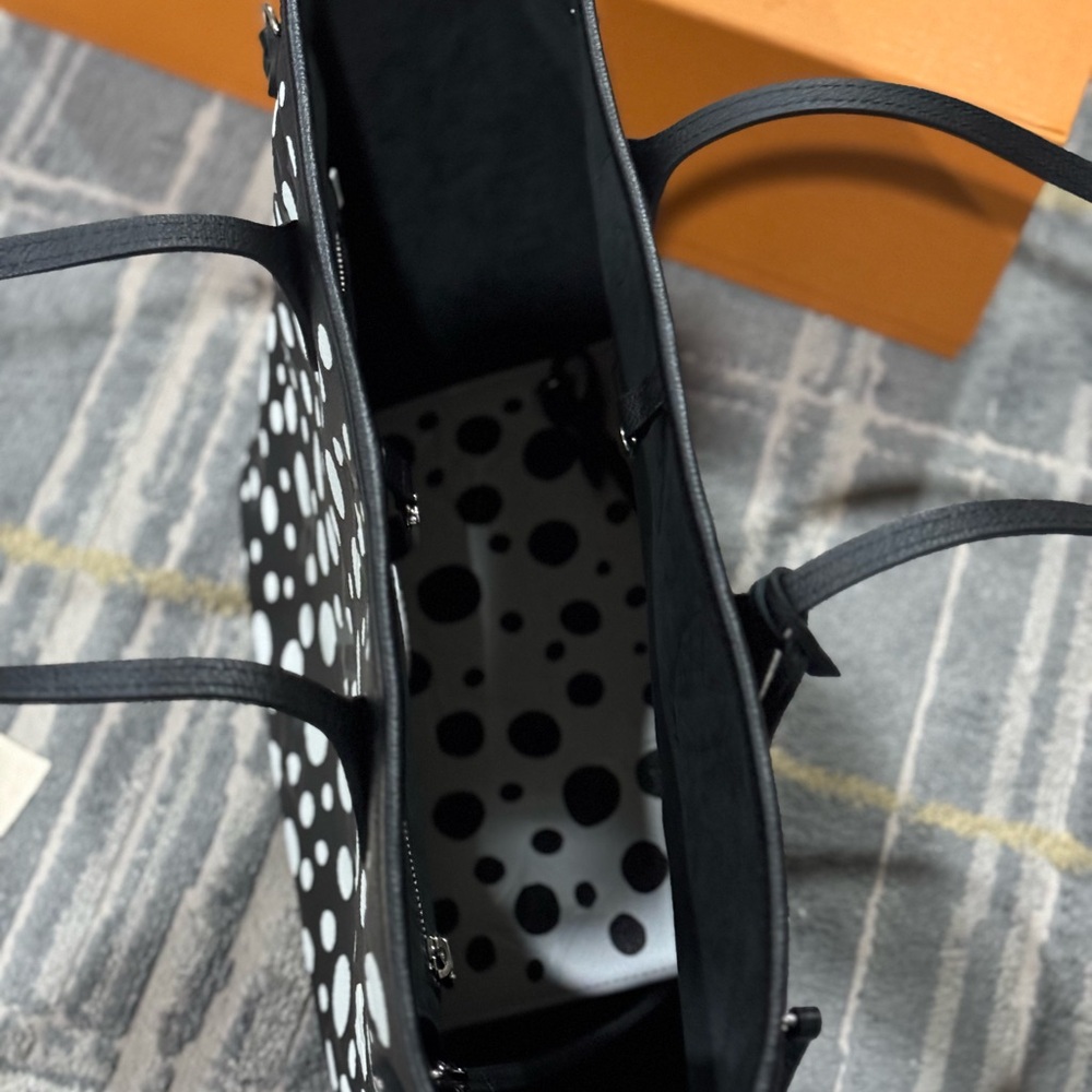Louis Vuitton Black and White Tote Neverfull Limited Edition. Never Used. - Picture 8 of 10